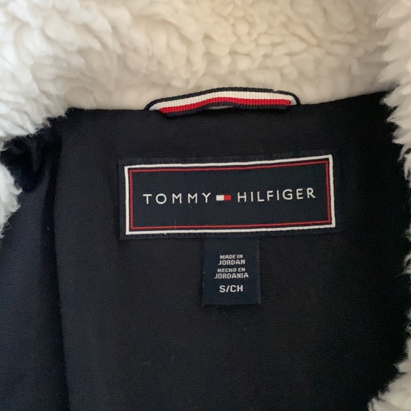 Tommy   Hilfiger fluffy jacket.  Size small - Picture 7 of 9